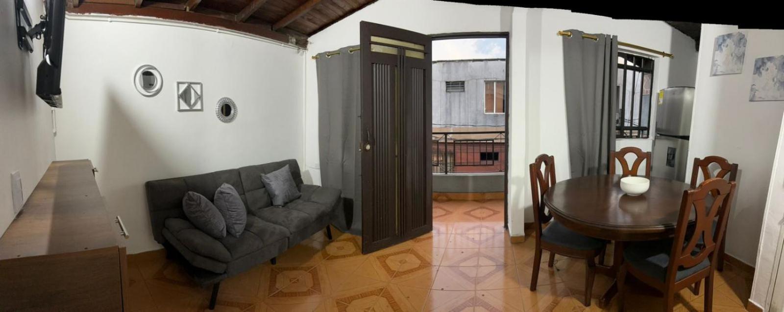 En Apartment *